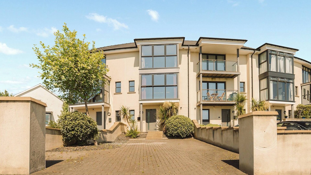 Pembroke Dock Cottage | 4 bedroom accommodation in Pennar