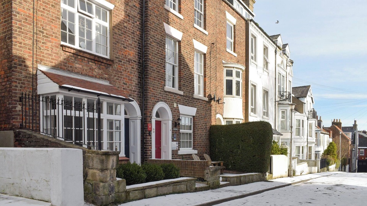 West Cliff Cottage | 4 bedroom accommodation in Whitby