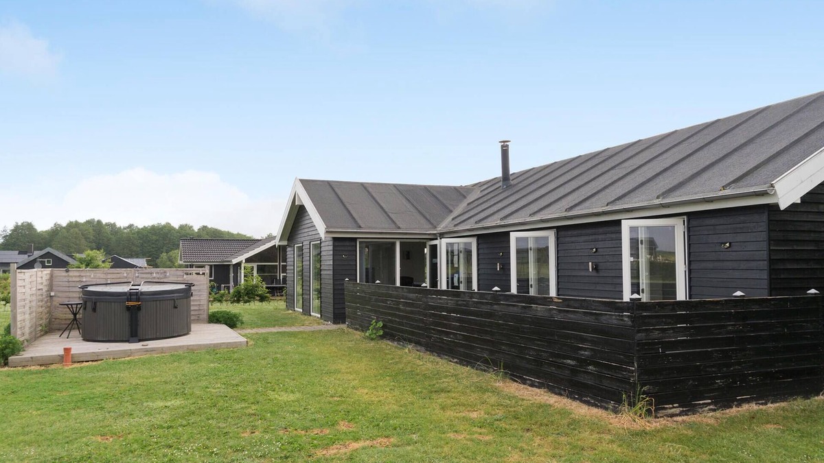 Flovt Strand House | 4 bedroom amazing home in Haderslev