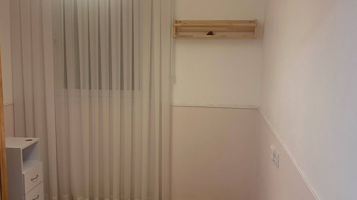 Rishon LeTsiyon Apartment | 4-bedroom apartment. Clean, with a lot of space, light. next to shopping centre