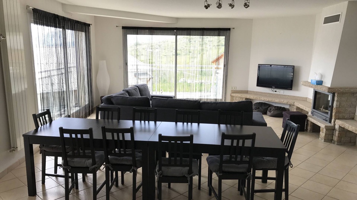Egat Apartment | 4 Bedroom Apartment in a Quiet Area