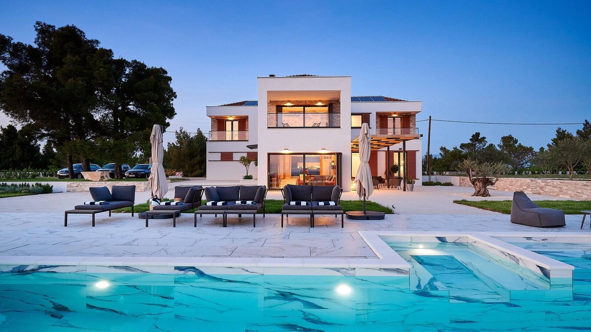 Skradin House | 4 bedroom awesome home in Dubravice