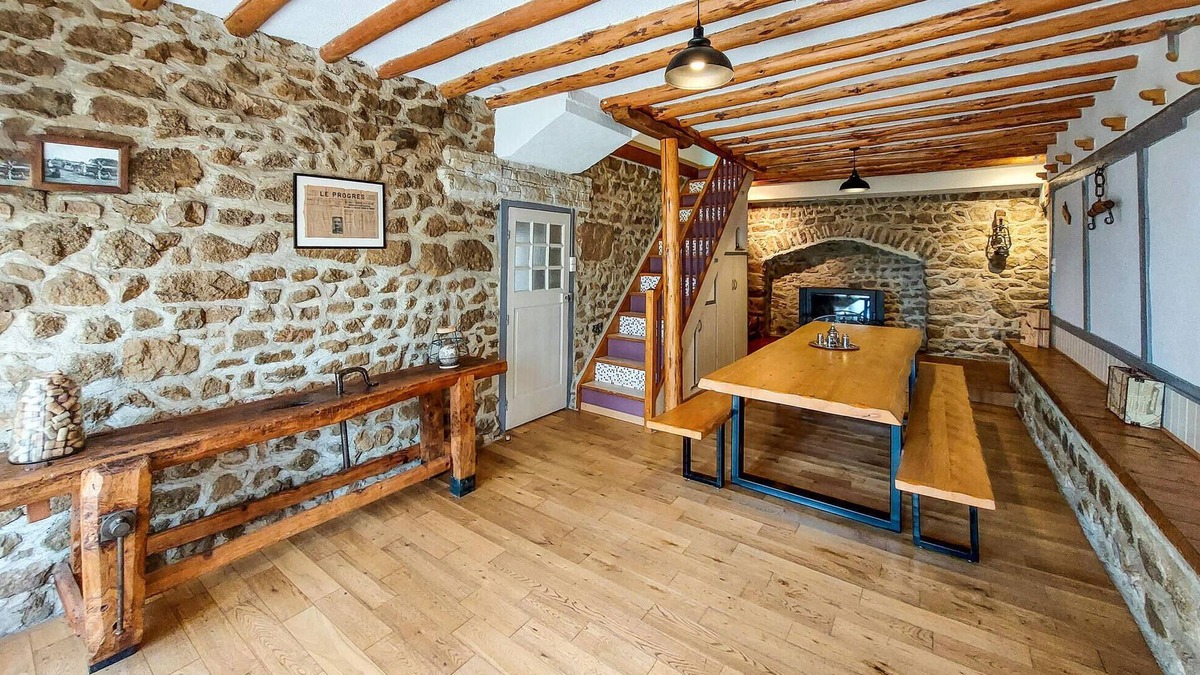 Champoly House | 4 bedroom awesome home in Champoly