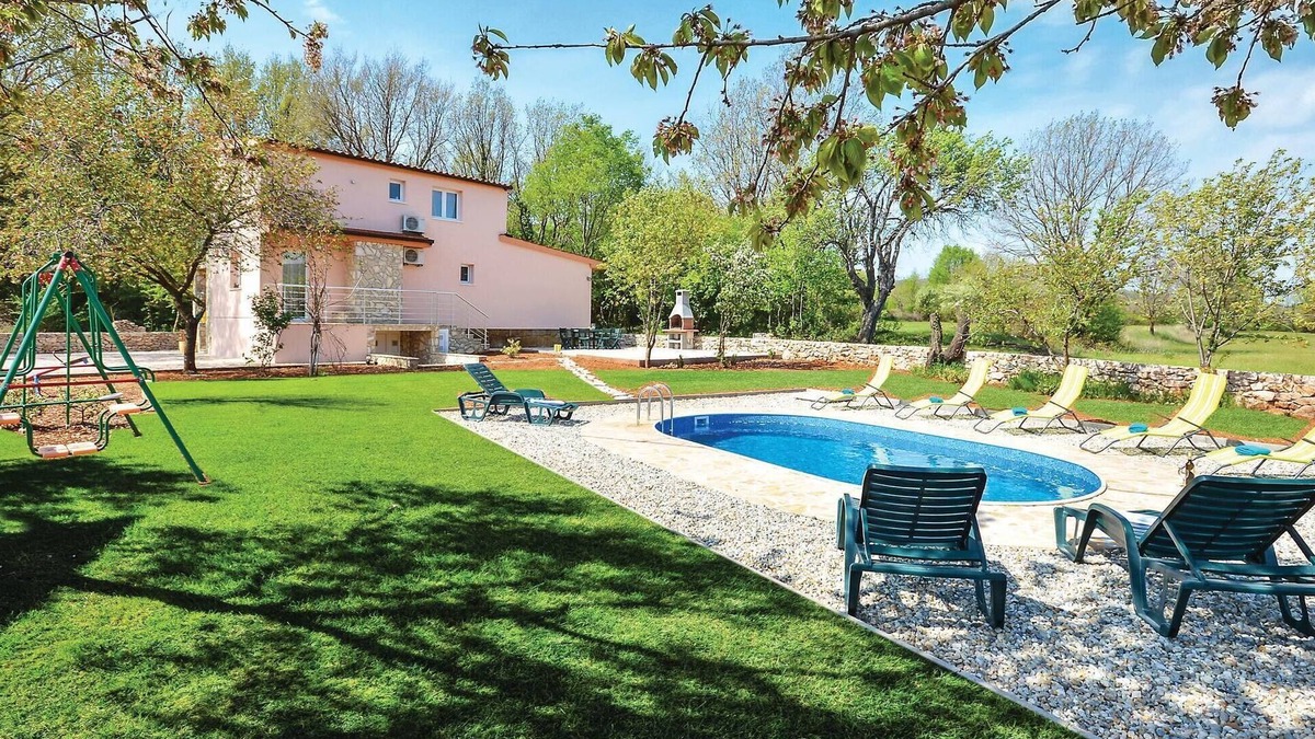 Lecevica House | 4 bedroom awesome home in Lecevica