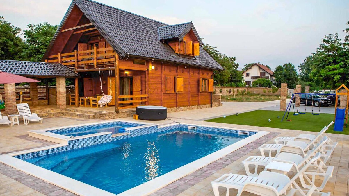 Vukovar House | 4 bedroom awesome home in Vukovar