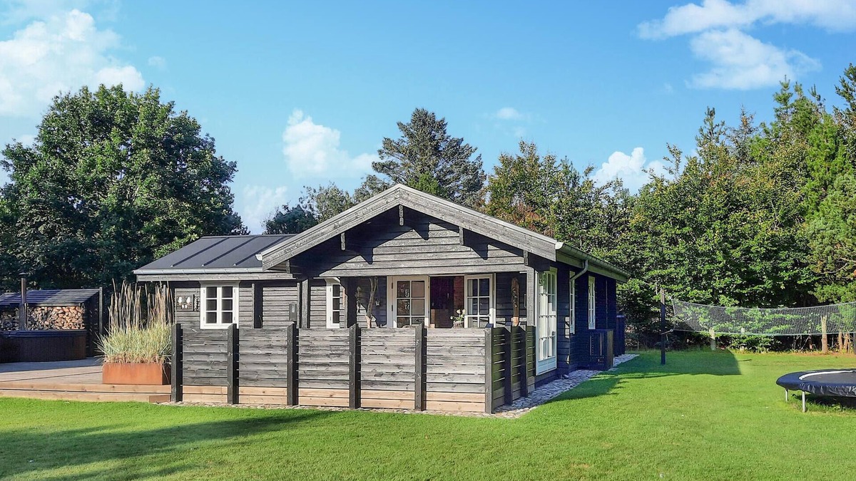 Bratten Strand House | 4 bedroom awesome home in Jerup