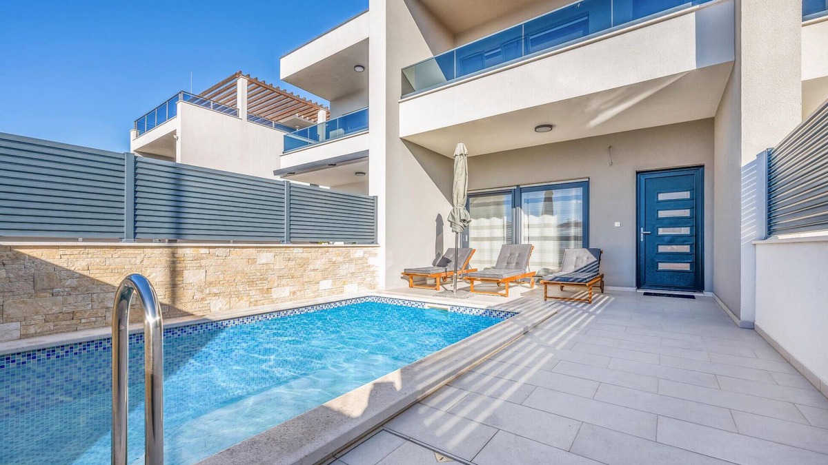 Srima House | 4 bedroom awesome home in Srima