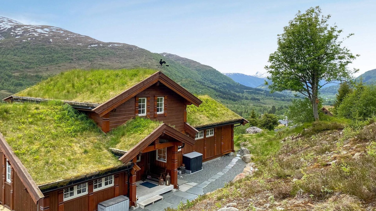 Eid House | 4 bedroom awesome home in Nordfjordeid