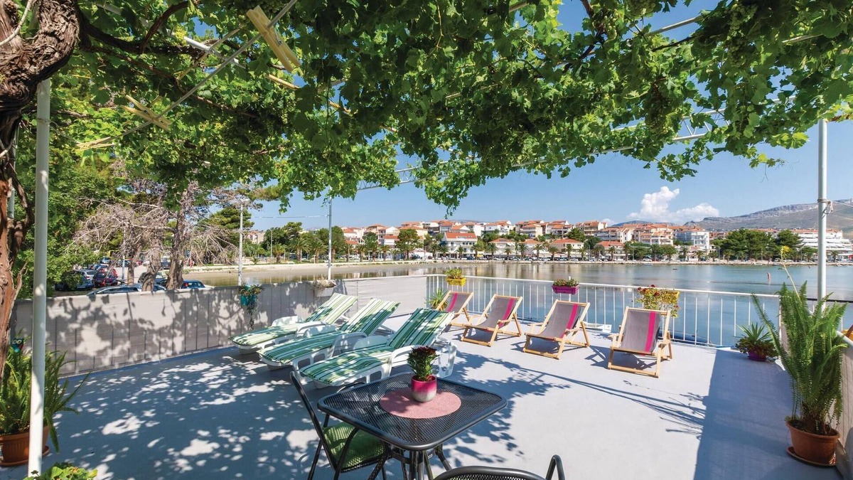 Stobrec House | 4 bedroom beach front home in Stobrec