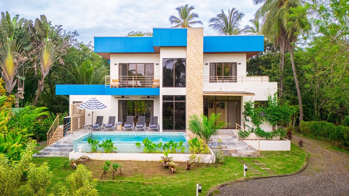 Parrita House | 4 bedroom-Beachfront-Luxury-Wildlife-Fast internet-private pool