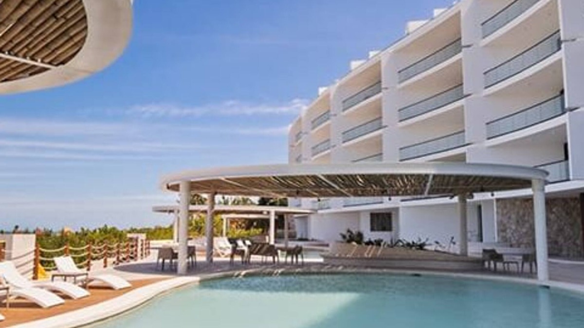 Miramar Apartment | 4-Bedroom Beachfront Apartment