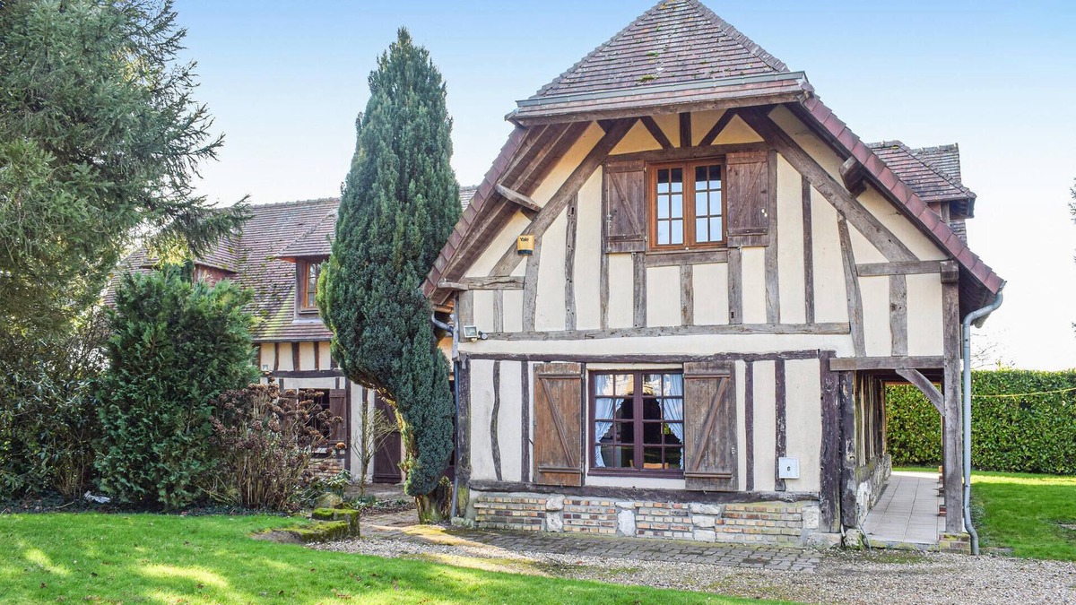Bosnormand House | 4 bedroom beautiful home in Bosroumois