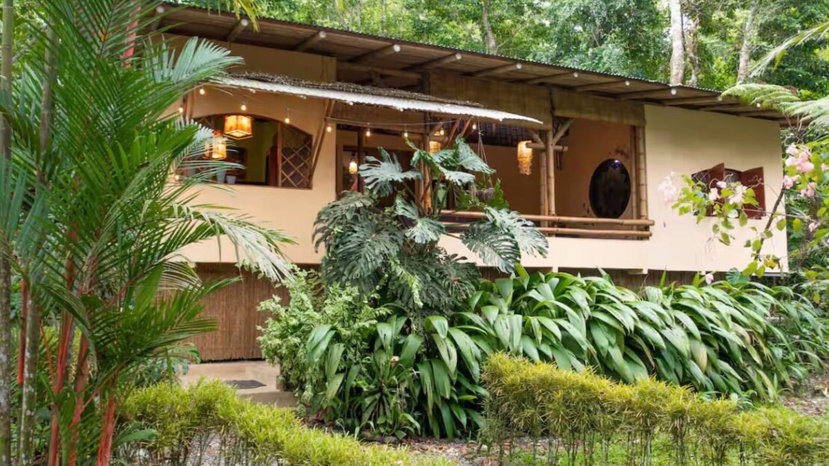 Chiguata House | 4 bedroom Bohemian home. Five minute walk to the beach.