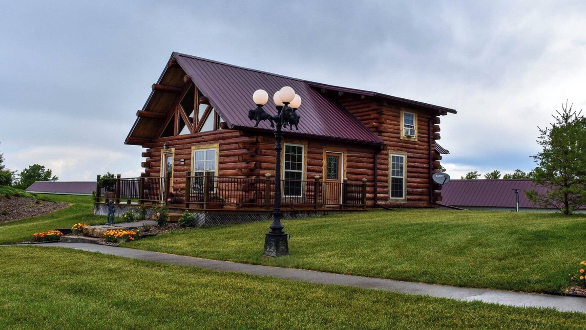 Martinsville Cabin | 4-bedroom cabin in peaceful Albany, MO. Amazing views and relaxing environment.