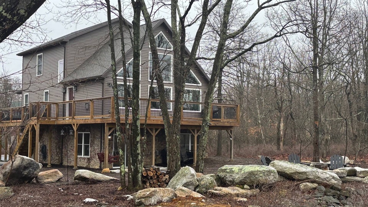 Sybertsville Ski Chalet | 4 bedroom chalet in charming Eagle Rock Resort EAGLE ROCK PROPERTY OWNERS ONLY!