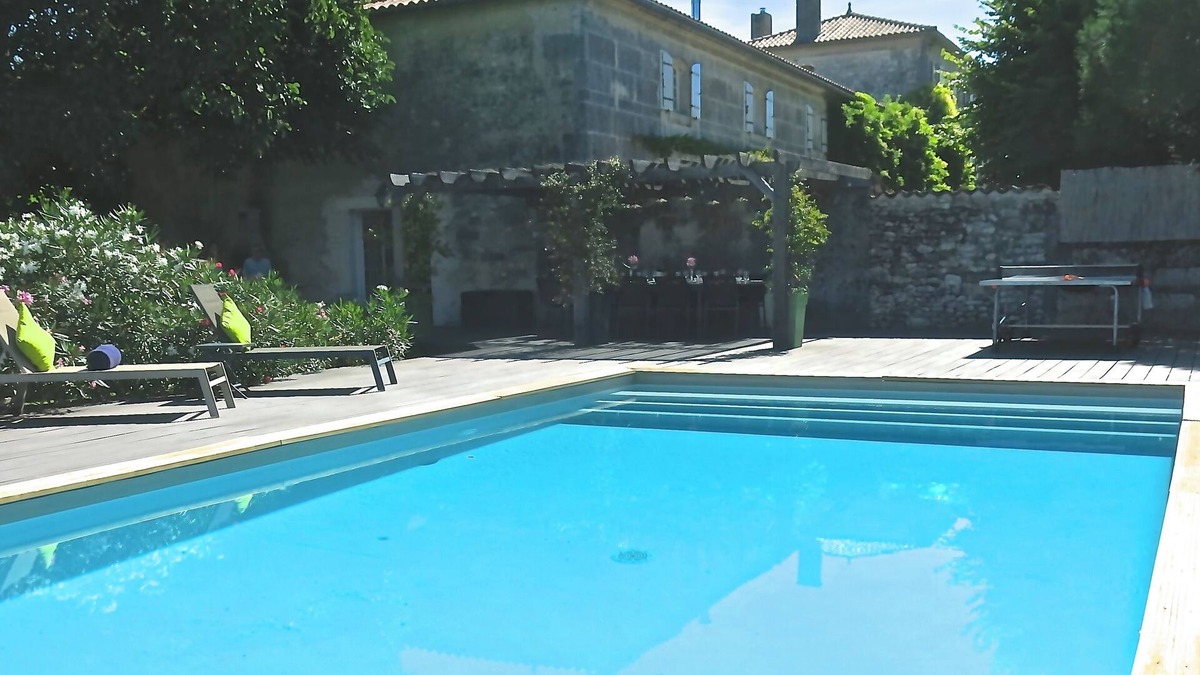 Louzac-Saint-Andre Cottage | 4 bedroom cottage set amongst the vineyards with own pool and garden