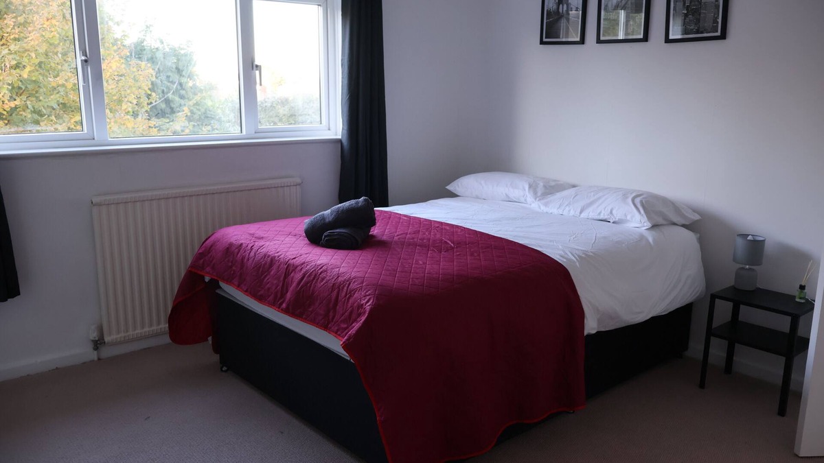 Barnt Green House | 4 bedroom cosy home in solihull