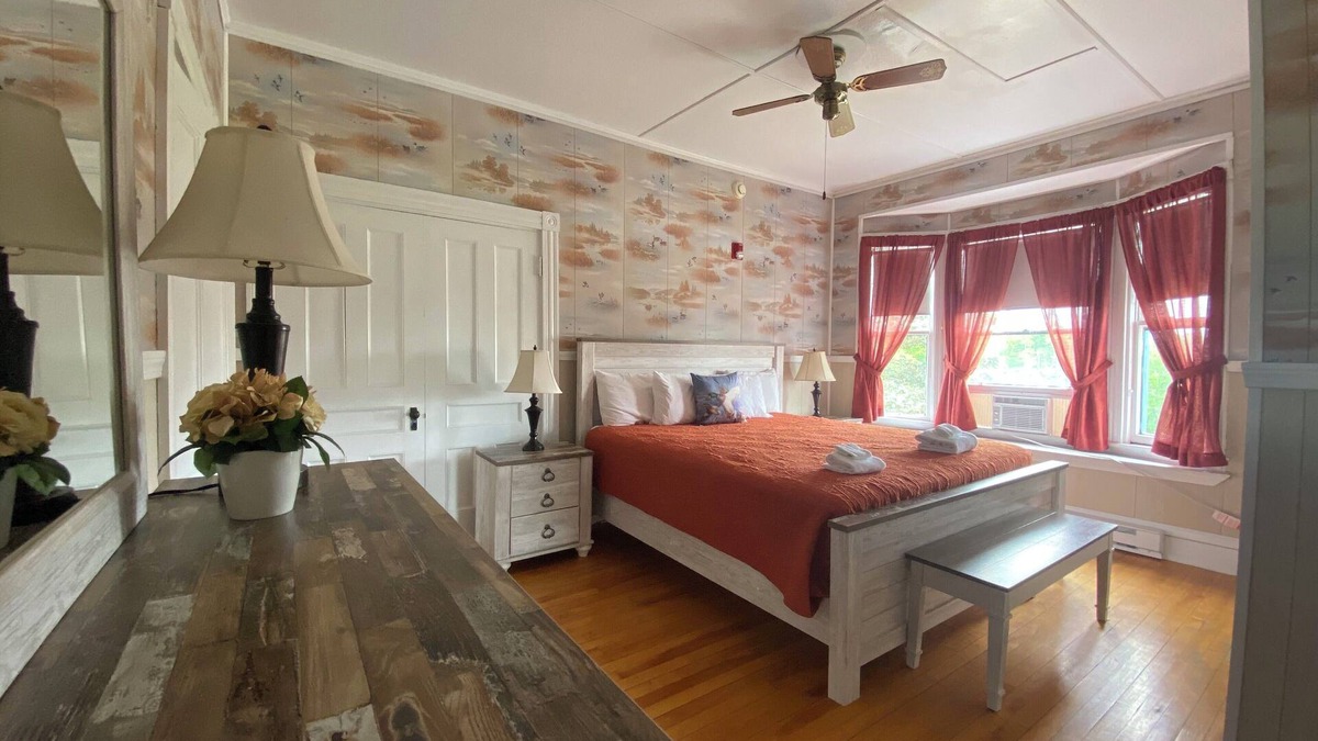 Poland Cottage | 4 Bedroom Cottage at the 500 acre Poland Spring Resort with lots of onsite activities!