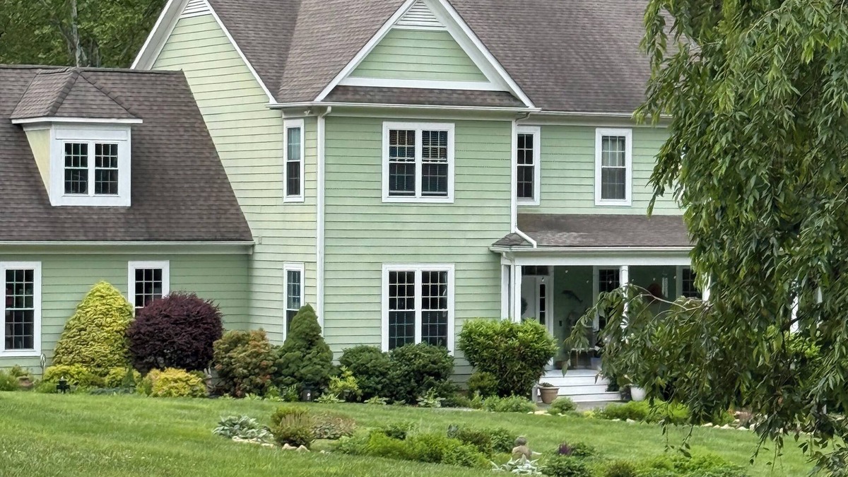 Barboursville House | 4-bedroom country home on 5 acres in peaceful Barboursville, no chemical hot tub