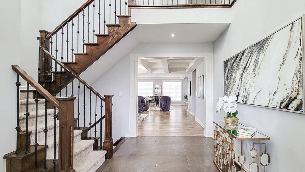 Winona House | 4 Bedroom Cozy Family Home 5 minutes from the beach