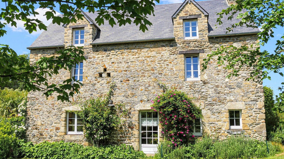 Monthuchon House | 4 bedroom cozy home in Monthuchon