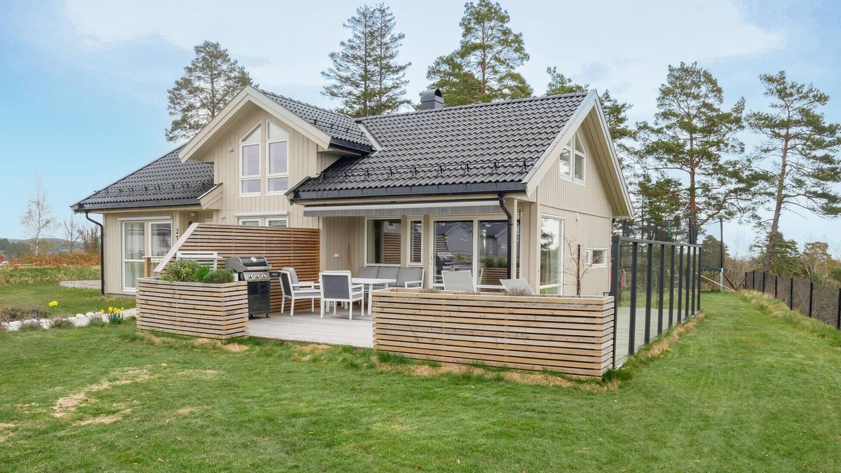 Arendal House | 4 bedroom cozy home in Færvik