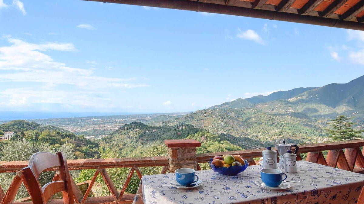 Pedona House | 4 bedroom cozy home in Camaiore
