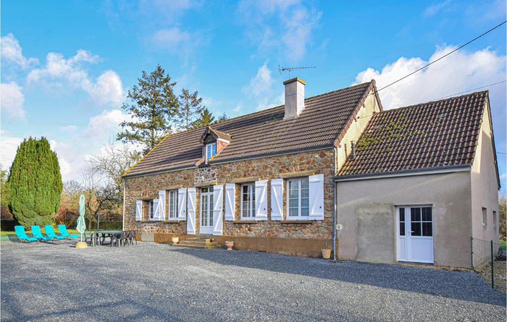 Lithaire House | 4 Bedroom Cozy Home In Montsenelle