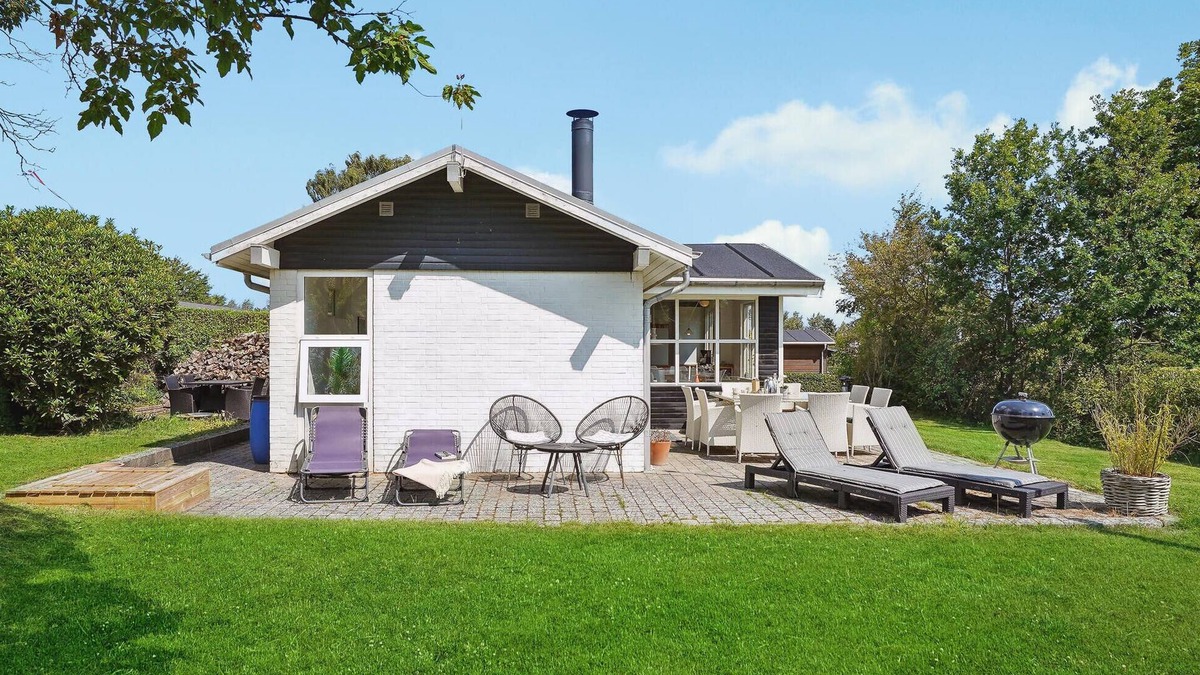 Saksild Strand House | 4 bedroom cozy home in Odder