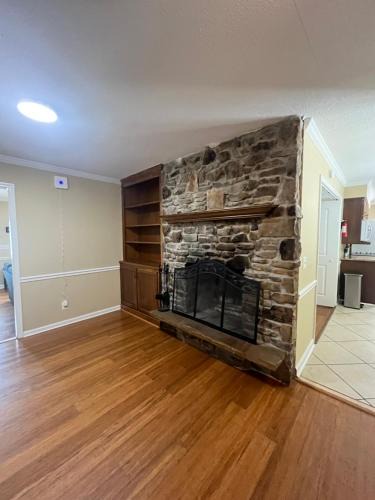 Dalton House | 4-bedroom Duplex with AC and WiFi in Dalton GA
