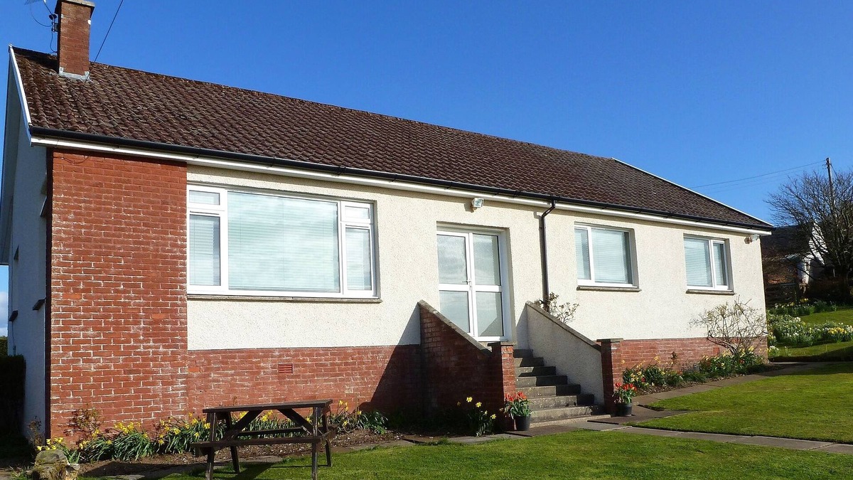 Ayr House | 4 bedroom Farm Bungalow In Ayrshire Countryside With Big Garden & Beautiful View