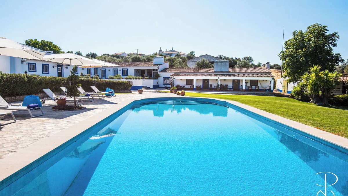 Reguengos de Monsaraz Other | 4-bedroom farmhouse in tranquil Alcáçovas with WiFi, ACn