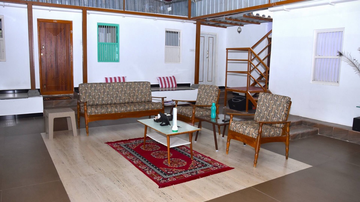 Udumalaipettai Other | 4-bedroom farmhouse in delightful Udumalaipettai with WiFi, AC