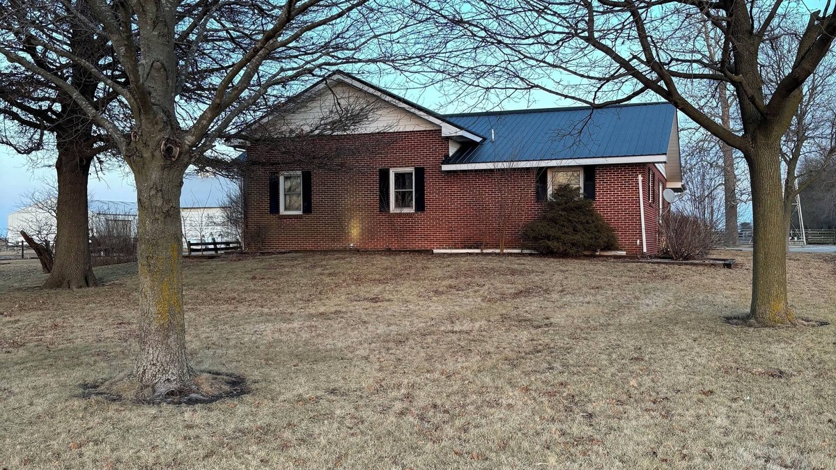 Gibson City House | 4 bedroom farmhouse in Gibson City