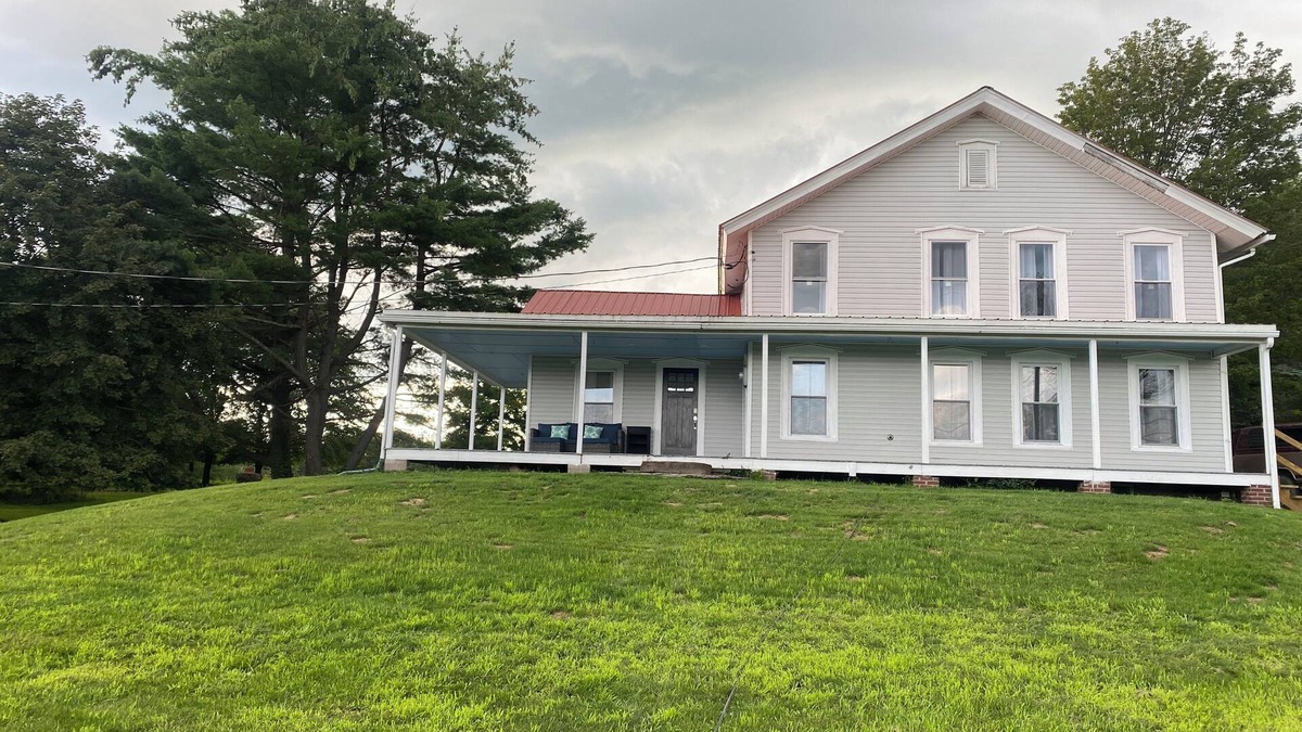 Camptown Other | 4 Bedroom Farmhouse with a hot tub