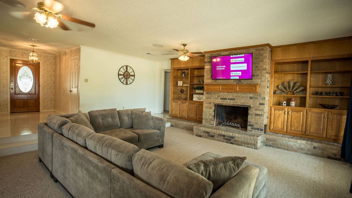 Sanger House | 4 Bedroom Farmhouse XXII & Event Venue 117 Acres