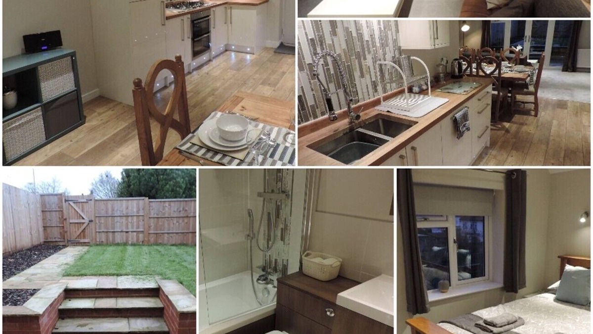 Rushmoor District House | 4 Bedroom Farnborough Airport Accommodation
