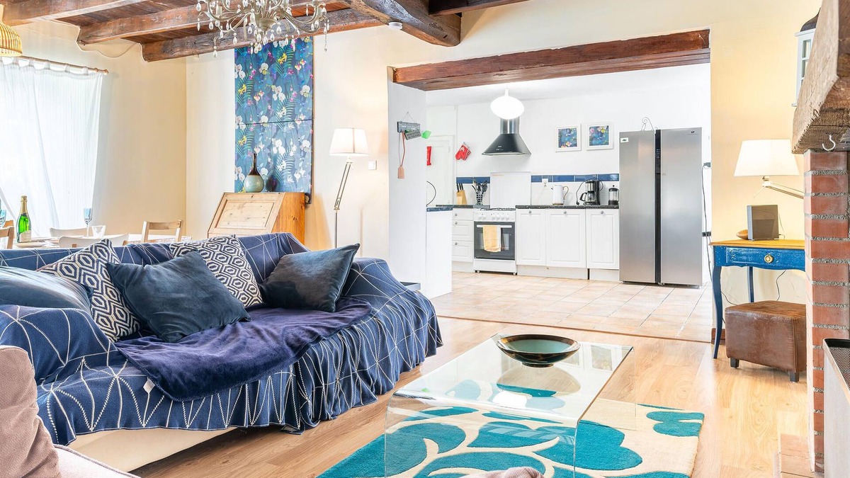 Le Busseau House | 4 bedroom accommodation in La Bourtiere à Le Bus.