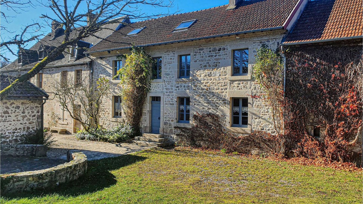 Saint-Marc-a-Loubaud House | 4 bedroom accommodation in Saint-Marc-à-Loubaud