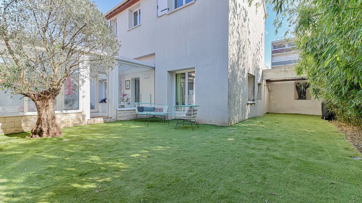Adamville House | 4 Bedroom Private vacation home in Saint-Maur-des-FossÃ©s