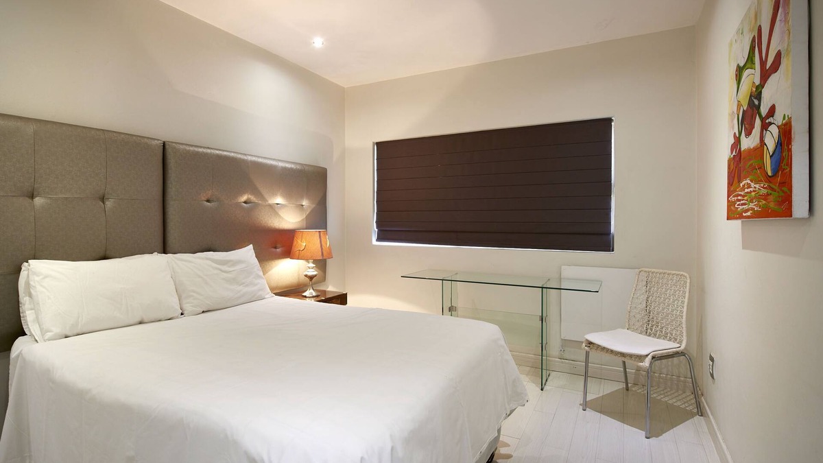 Greater Johannesburg Metropolitan Area Apartment | 4 Bedroom fully serviced standard Villa with king and twin beds in Sandton CBD