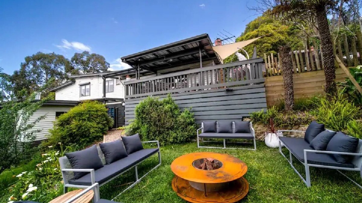 Healesville House | 4 Bedroom fun house - spa, sauna, fire pits & more