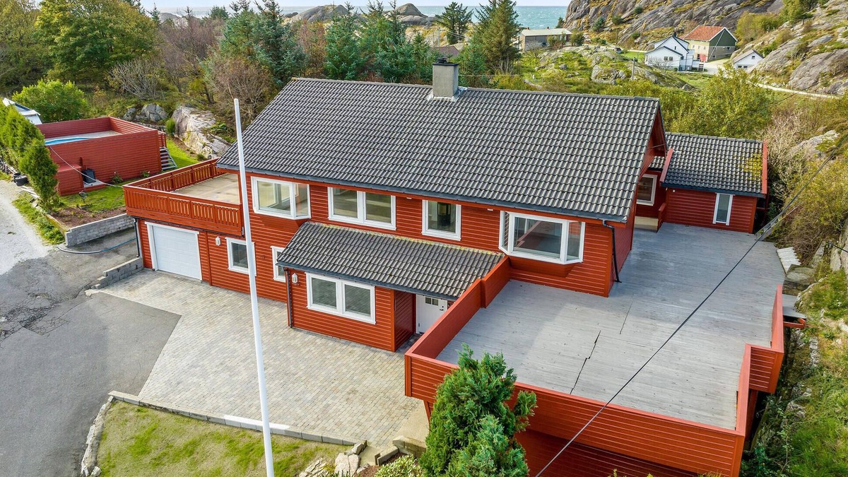 Egersund Apartment | 4 bedroom gorgeous apartment in Hellvik