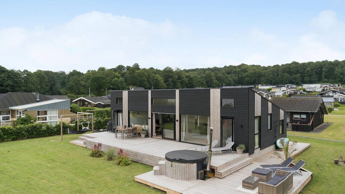 Grønninghoved Strand House | 4 bedroom gorgeous home in Sjølund