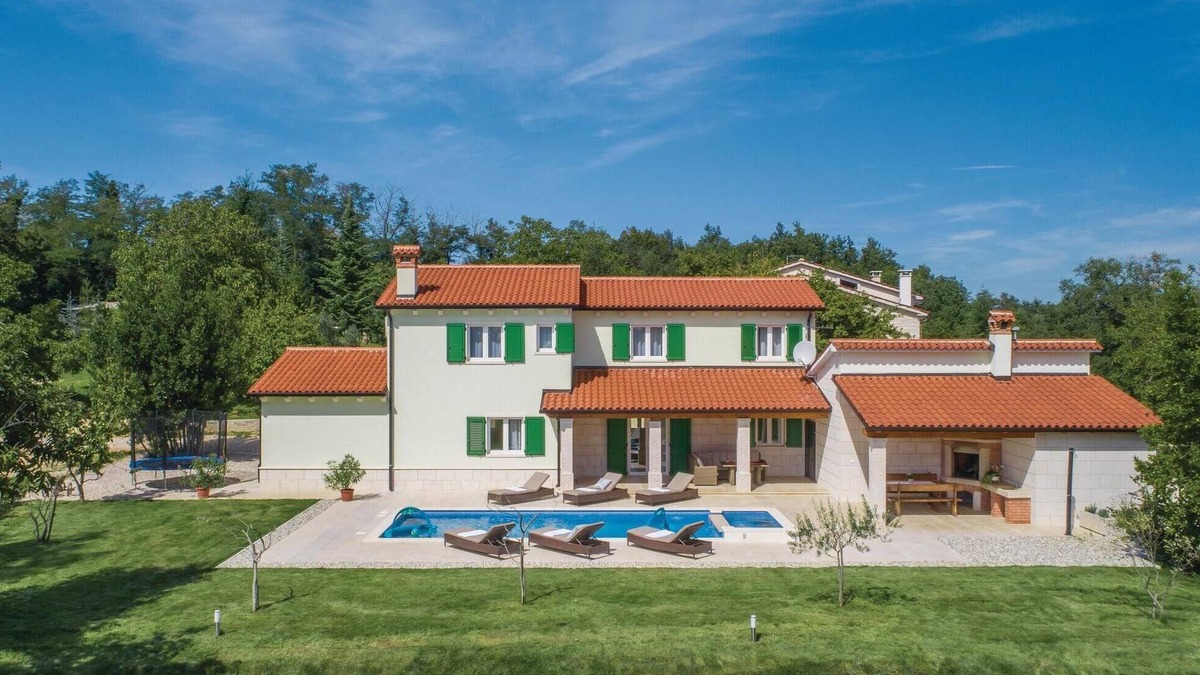 Gracisce House | 4 bedroom gorgeous home in Pican