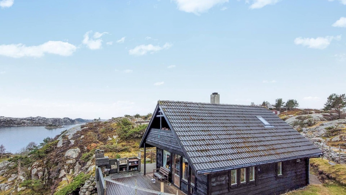 Fitjar House | 4 bedroom gorgeous home in Fitjar