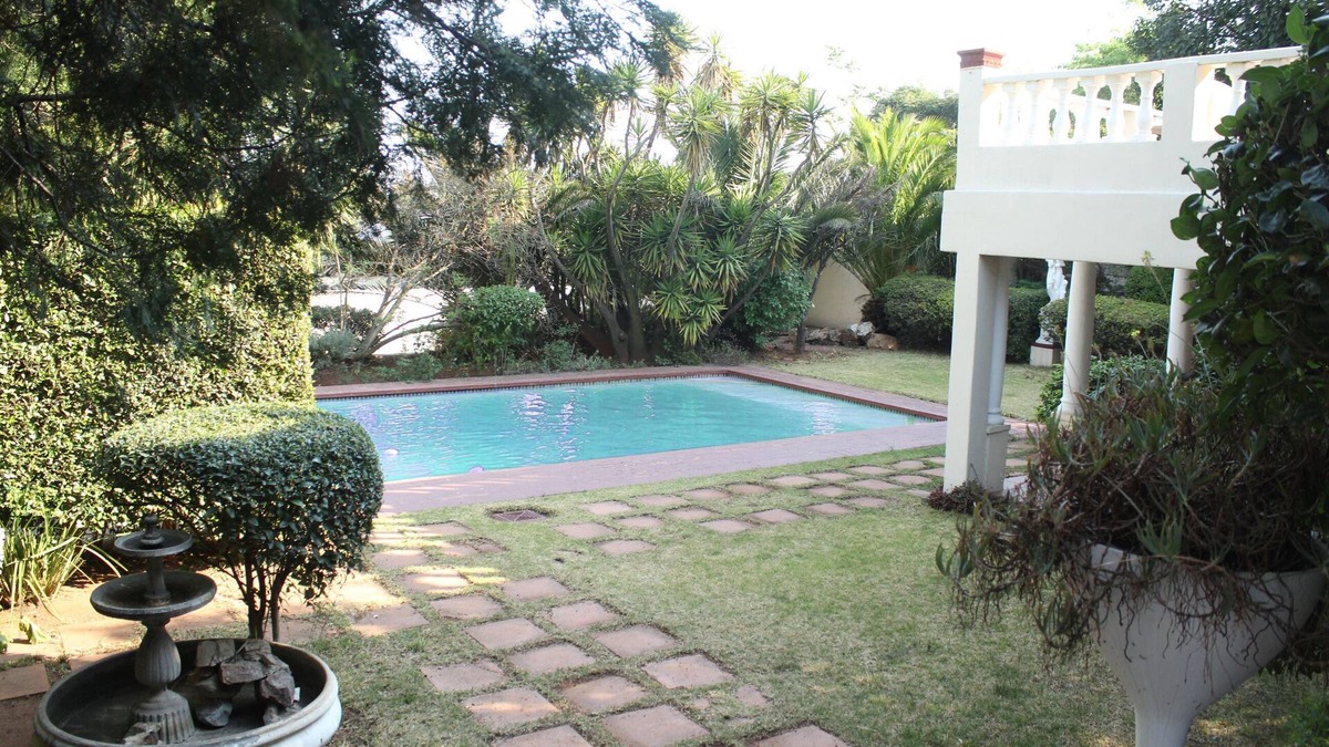 Greater Johannesburg Metropolitan Area House | 4 Bedroom Greek House in Observatory