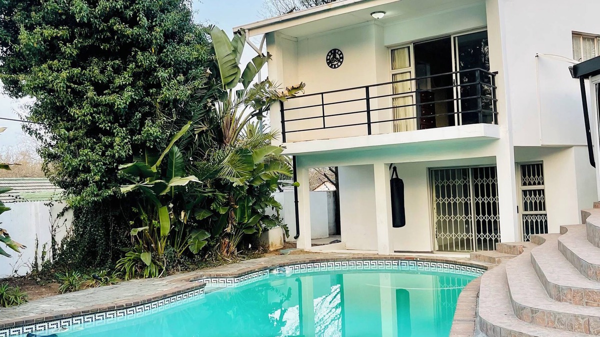 Greater Johannesburg Metropolitan Area House | 4-bedroom house in fabulous Johannesburg South with free WiFi, fitness room
