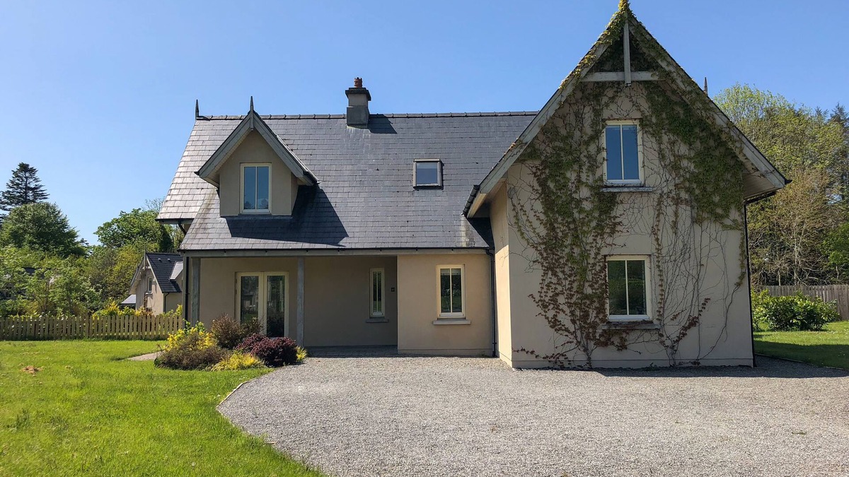 Kenmare Condo | 4 bedroom holiday home with wheelchair accessible bathroom 2km from Kenmare