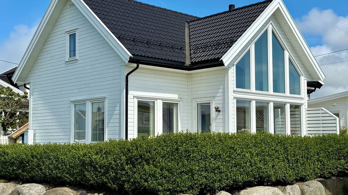 Vestbygd House | 4-bedroom holiday home near the sea